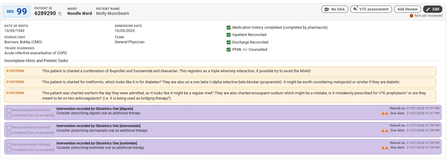 Pharmacy ward list showing a patient with completed pharmacy tasks, therapy change hints and recorded interventions